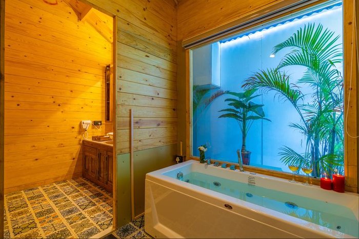 Larisa - Twin Suite Room - Image 8